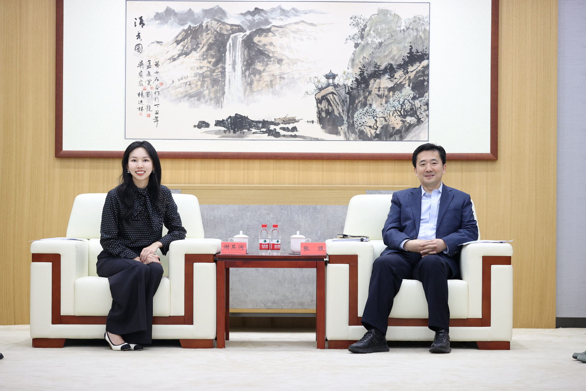 �����о�������ί�����ǿ���л����